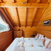 Yellow bedroom: 